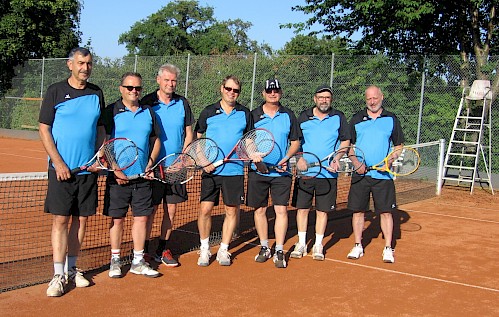 Vizemeister Tennis-Verbandsstaffel Herren 50-Mannschaft (von links nach rechts): Jürgen Oster, Norbert Schmitt, Werner Rosner, Rudi Crois, Mannschaftsführer Herbert Rauer,  Frieder Lorenz und Wilhelm Dauser