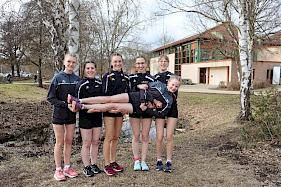 hinten v.li.: Anna Springer, Marie Geywitz, Jule Haas, Johanna Adametz, Ina Haas, vorne: Emely Springer